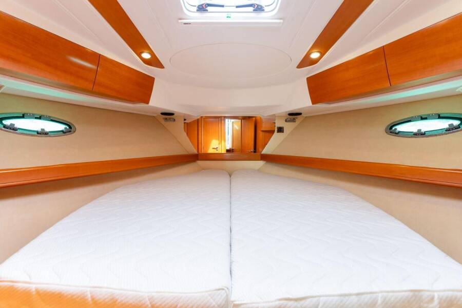 Antares 12 Helen Rose