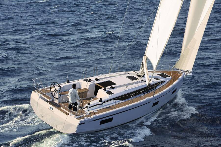 Bavaria C38 Luna 3