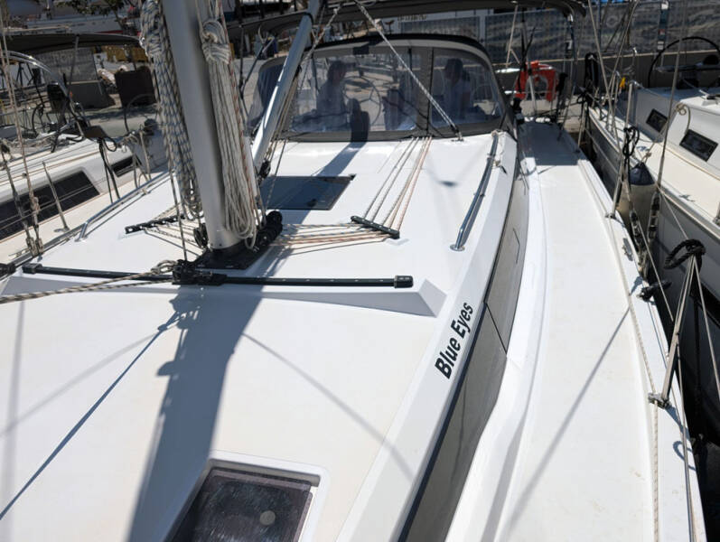 Bavaria C42 Blue Eyes