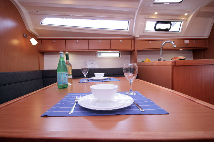 Bavaria Cruiser 37 Black Pearl