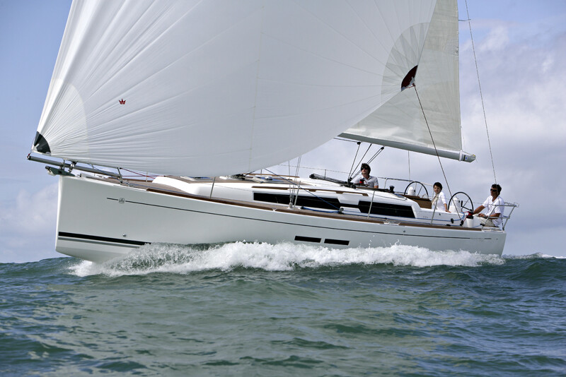 Dufour 375 GL China Girl