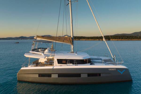 Dufour 48 Catamaran Delphinus