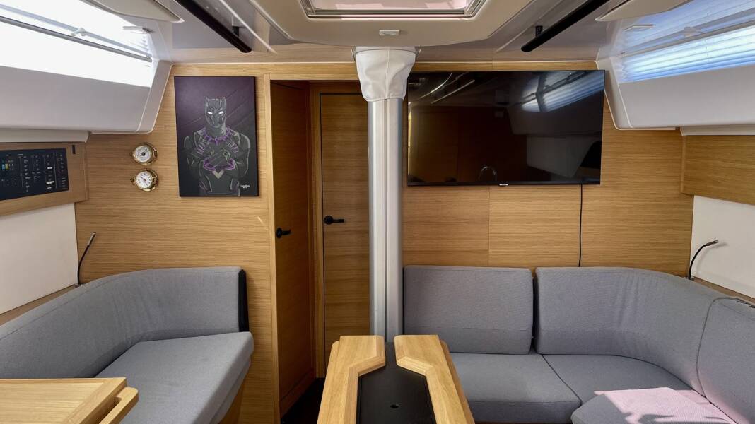 Elan E6 Black Panther