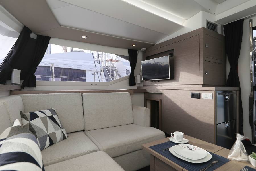 Fountaine Pajot Astrea 42 Discordia