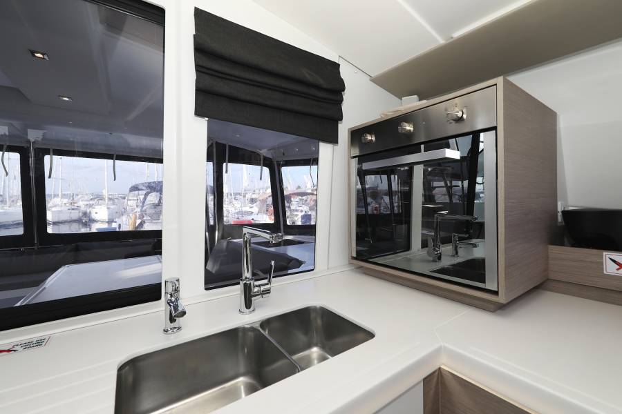 Fountaine Pajot Astrea 42 Discordia