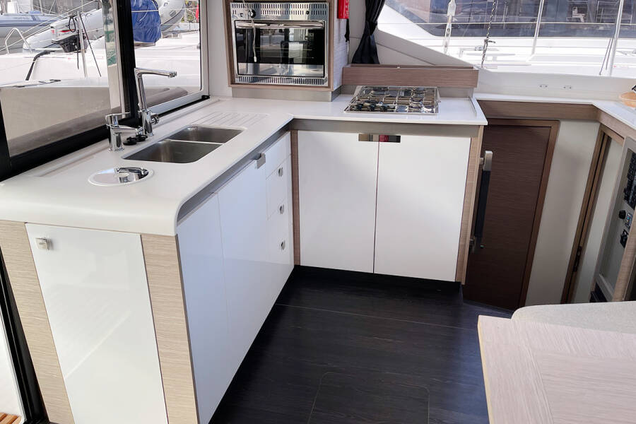 Fountaine Pajot Isla 40 Barnacle