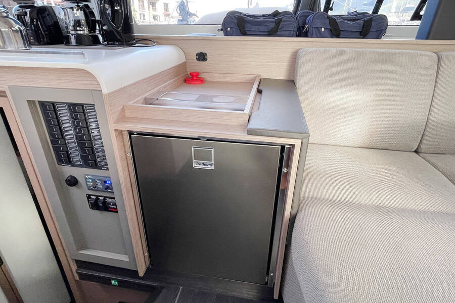 Fountaine Pajot Isla 40 Barnacle