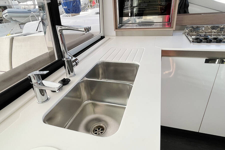 Fountaine Pajot Isla 40 Barnacle