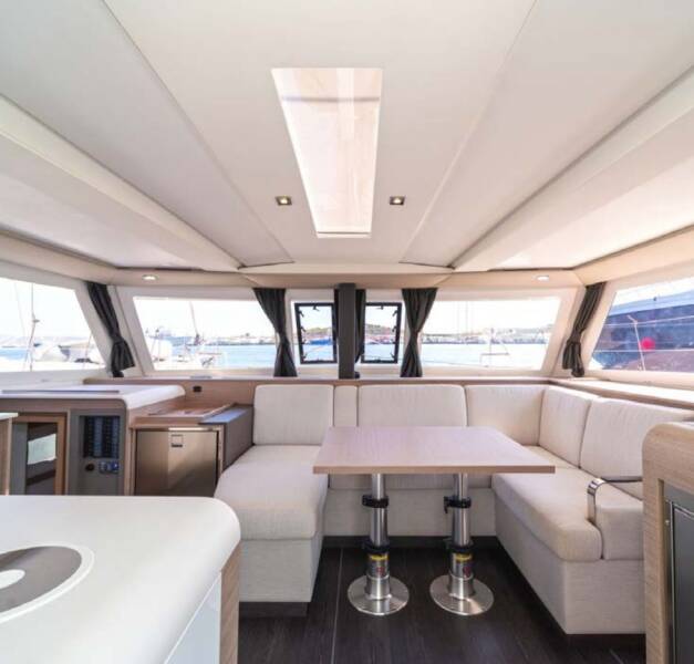 Fountaine Pajot Isla 40 Kebitree