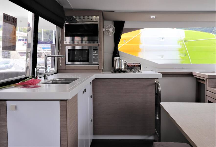 Fountaine Pajot Lucia 40 Lucinda