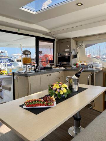 Fountaine Pajot Lucia 40 Kinara