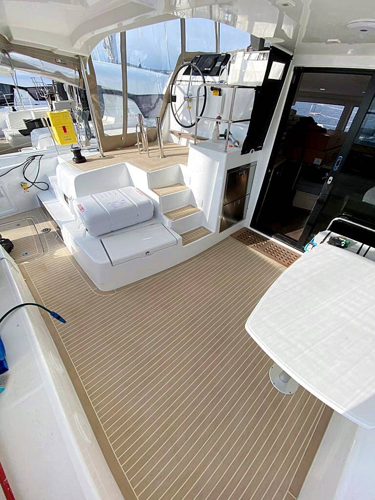 Lagoon 42 OW Sailing Breeze