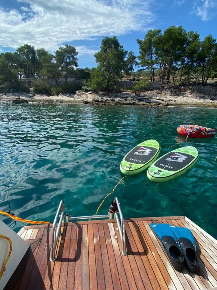 Lagoon 42 Aura