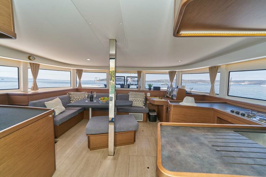 Lagoon 42 Aura