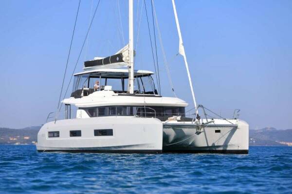 Lagoon 55 Champagne Please