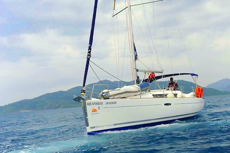 Oceanis 34 Aquamarine