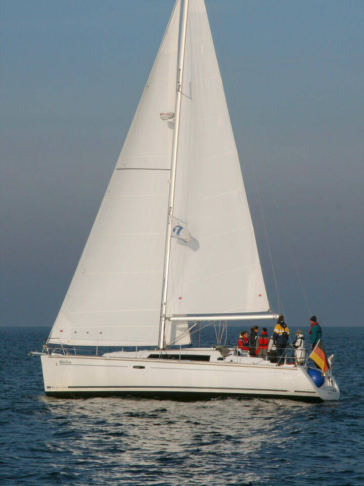 Oceanis 37 White Horse