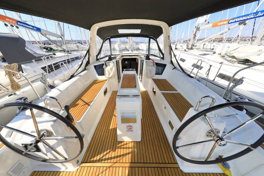Oceanis 38.1 Reya