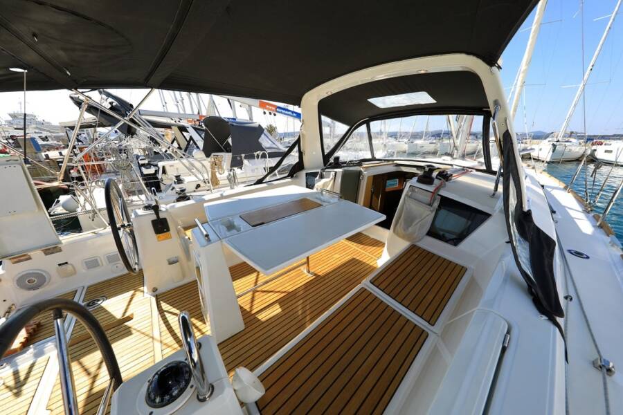Oceanis 38.1 Reya