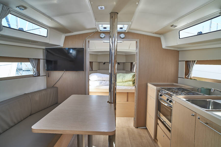 Oceanis 38.1 La Rose