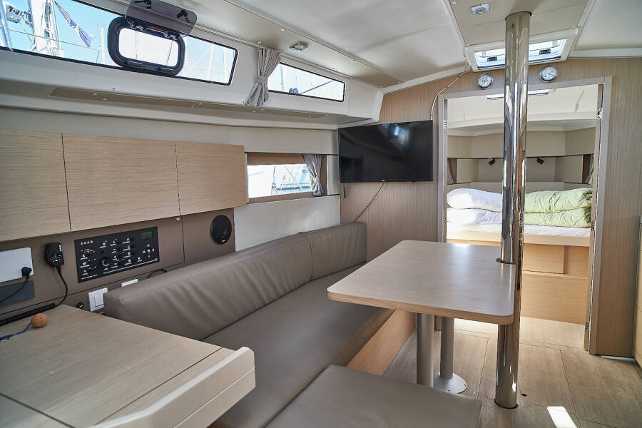 Oceanis 38.1 La Rose