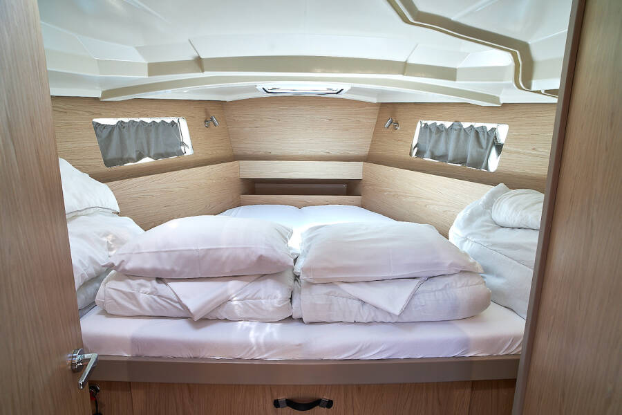 Oceanis 41.1 White Beauty
