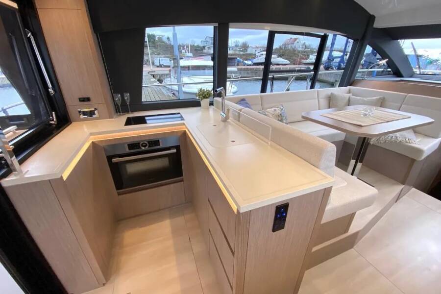 Sealine F430 Tireless Too