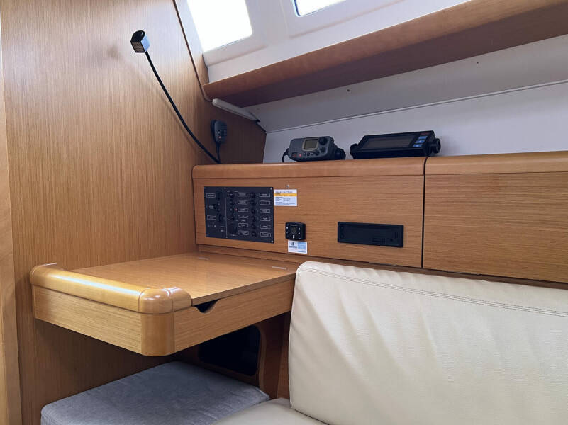 Sun Odyssey 30i Lightning