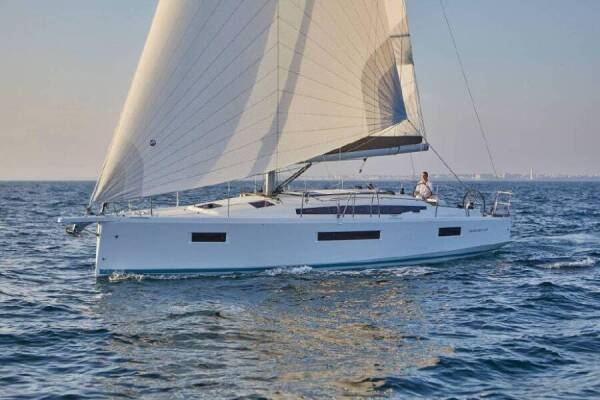 Sun Odyssey 410 night elli