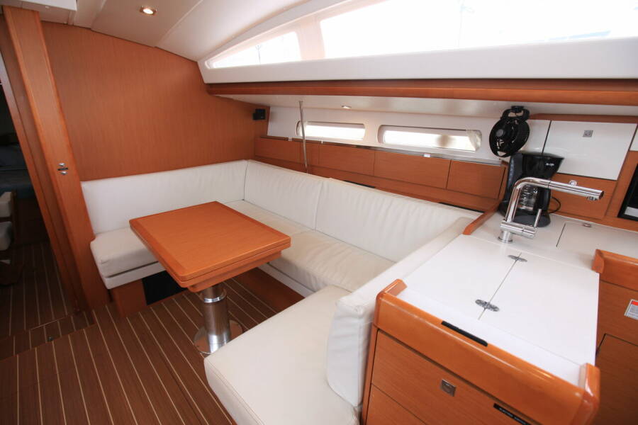 Sun Odyssey 44 DS Good Decision