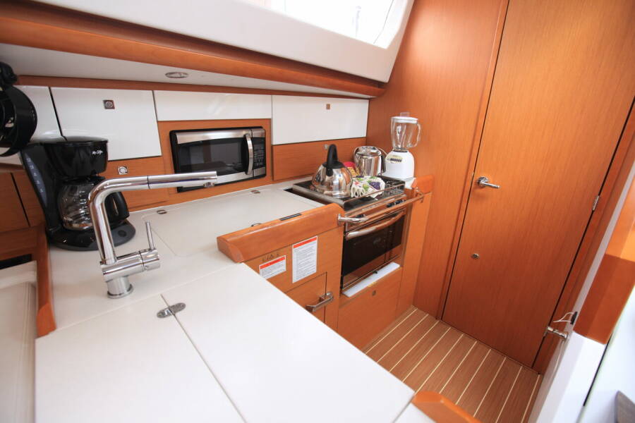 Sun Odyssey 44 DS Good Decision