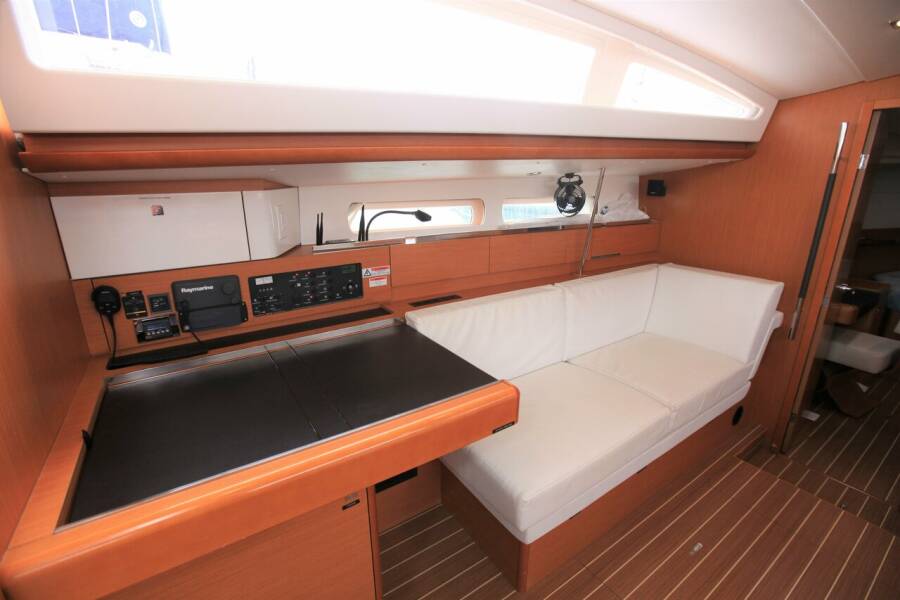 Sun Odyssey 44 DS Good Decision